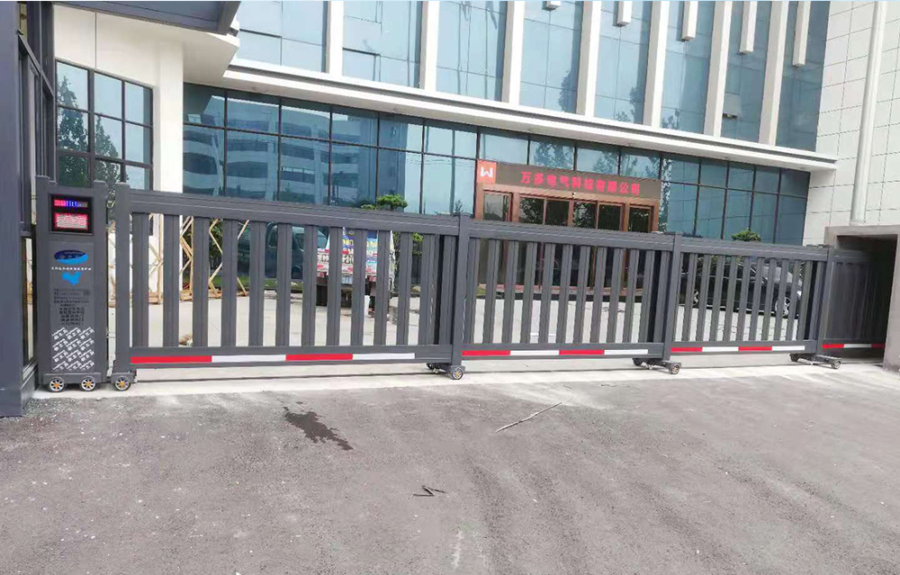 自动伸缩门