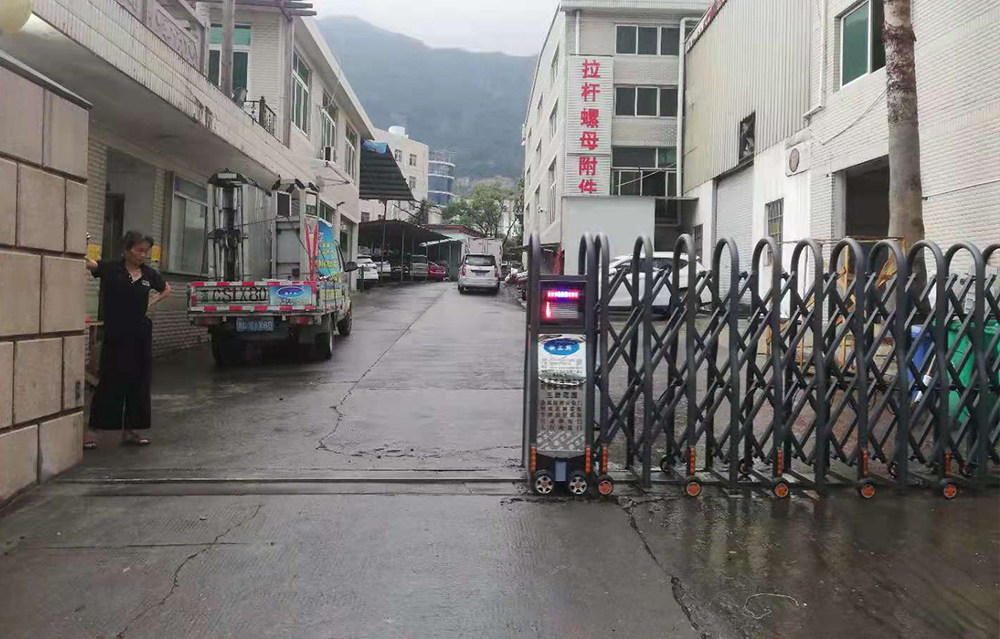 自动伸缩门