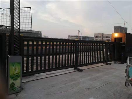 自动伸缩门