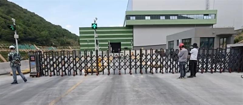 超长电动伸缩门