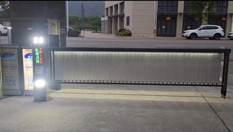 道闸＋人行通道小门